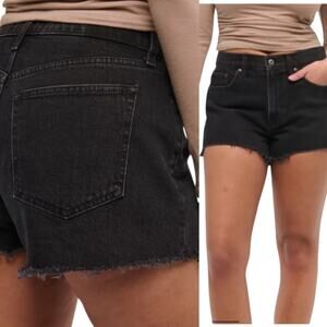 EUC Abercrombie The Curve Love High Rise Mom Short Black Denim Size 6